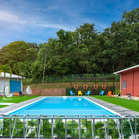Готель Putra Sentosa Retreat Camp, Sematan Екстер'єр фото