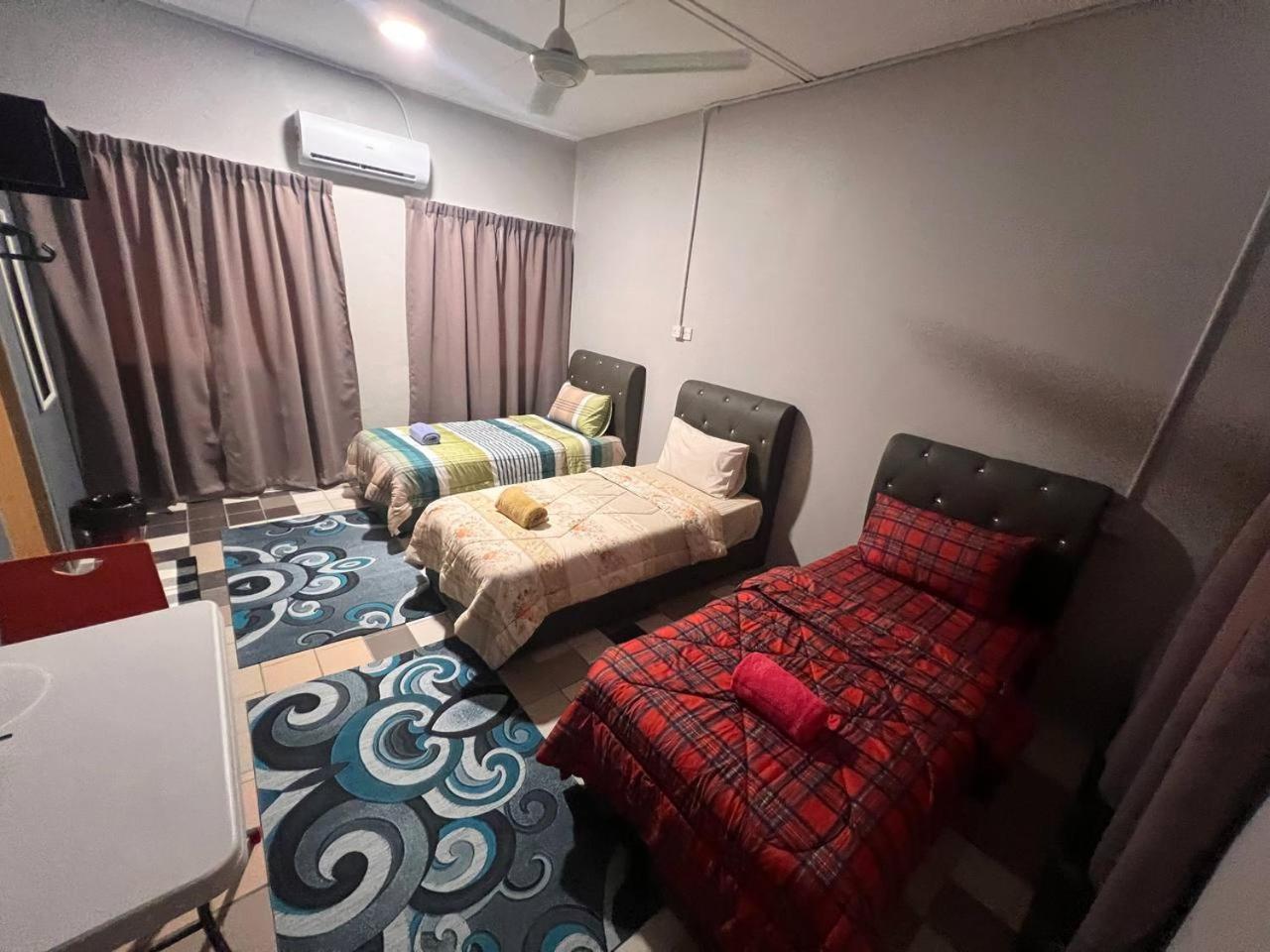Готель Putra Sentosa Retreat Camp, Sematan Номер фото
