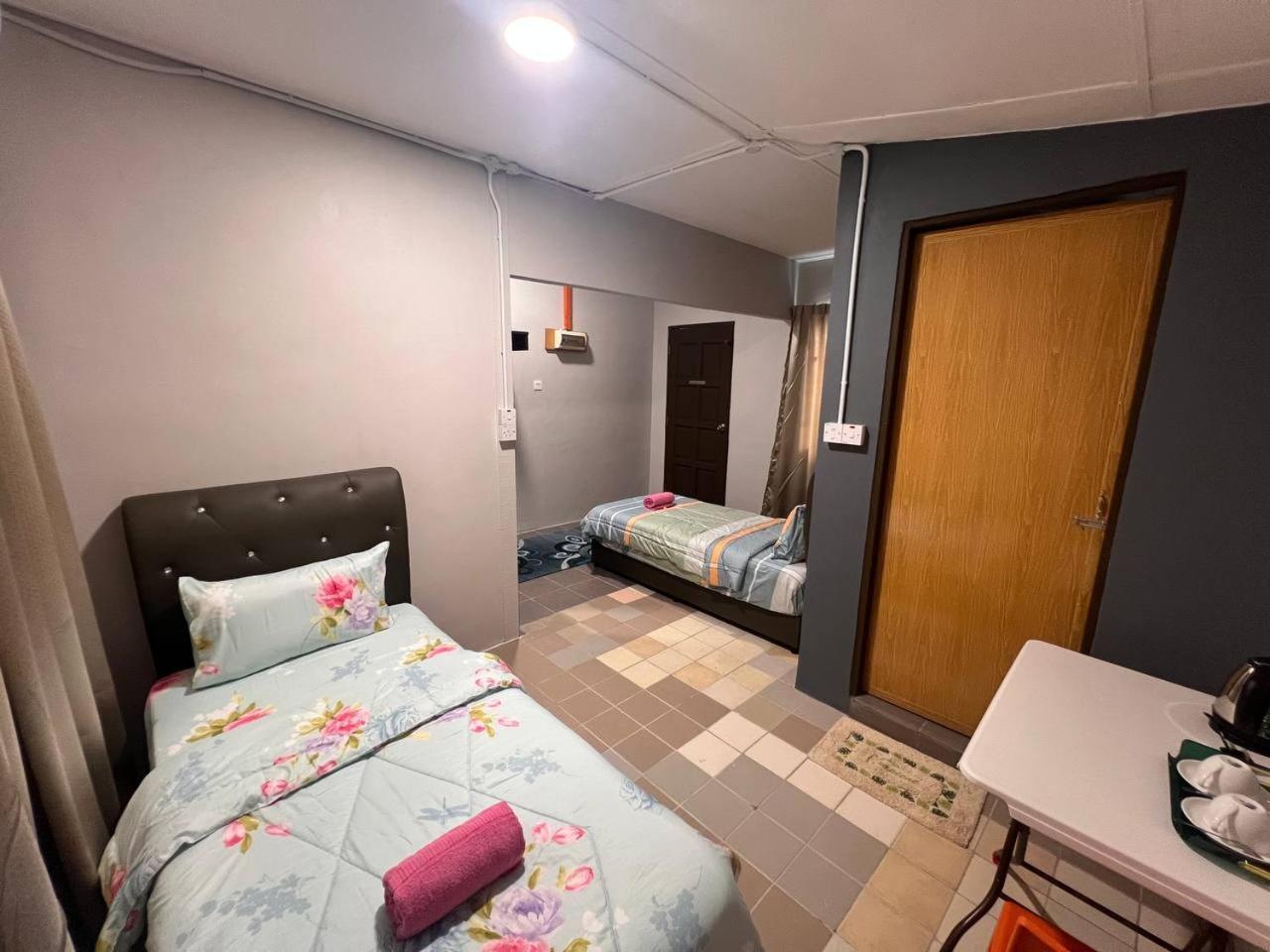 Готель Putra Sentosa Retreat Camp, Sematan Номер фото