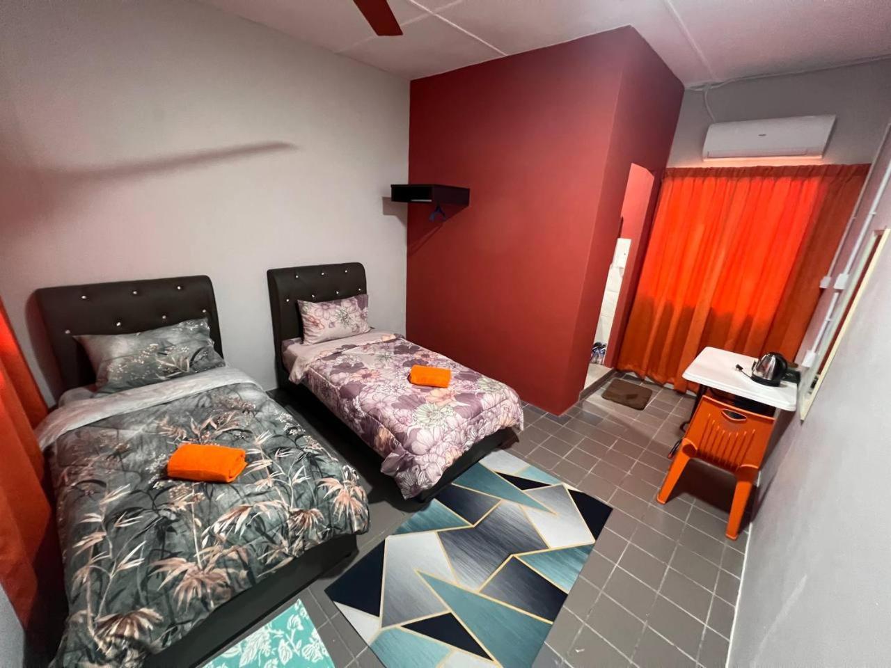 Готель Putra Sentosa Retreat Camp, Sematan Номер фото