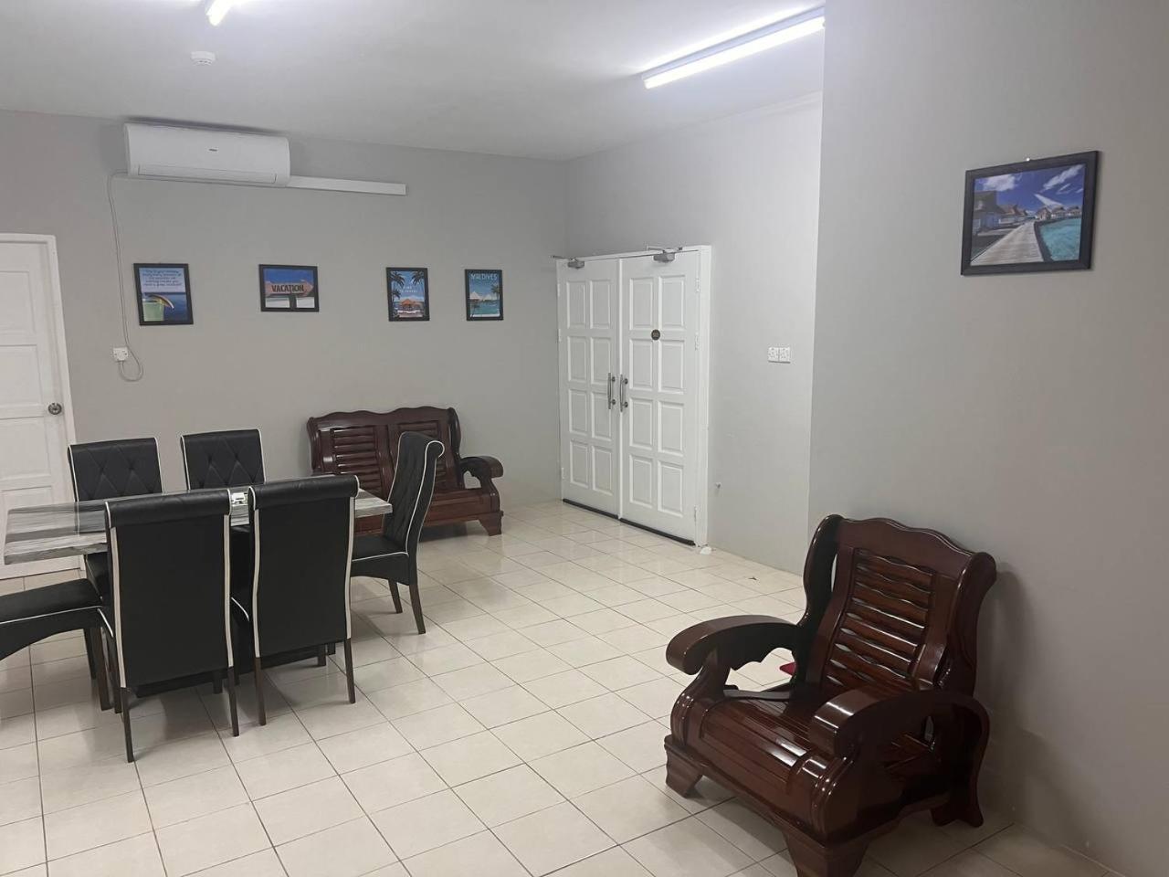 Готель Putra Sentosa Retreat Camp, Sematan Номер фото