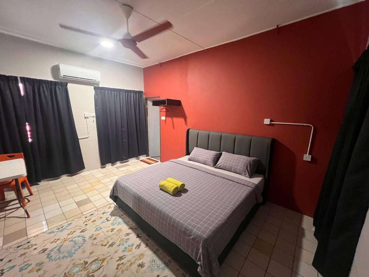 Готель Putra Sentosa Retreat Camp, Sematan Номер фото
