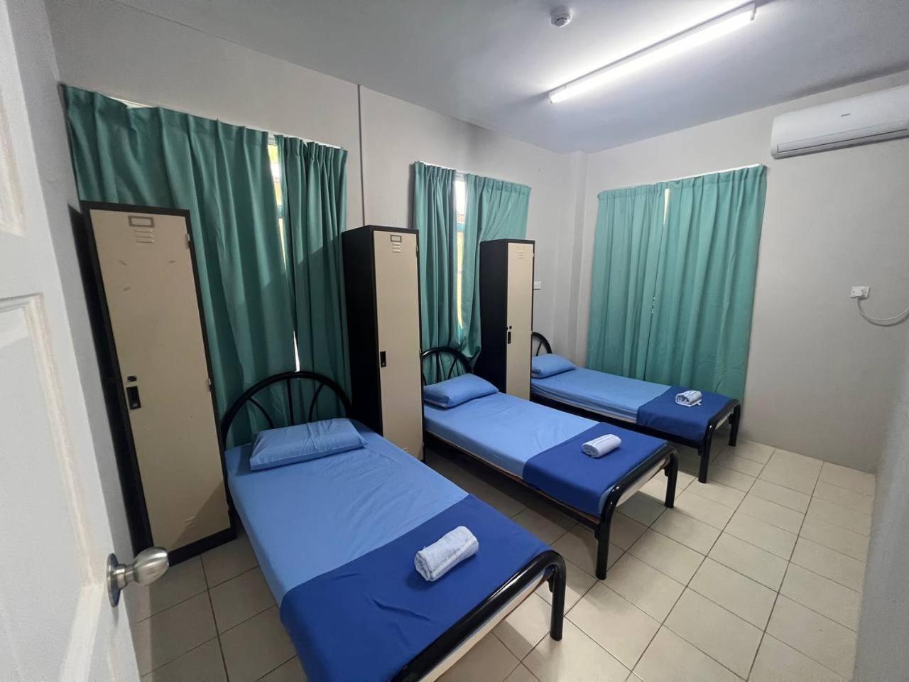Готель Putra Sentosa Retreat Camp, Sematan Номер фото