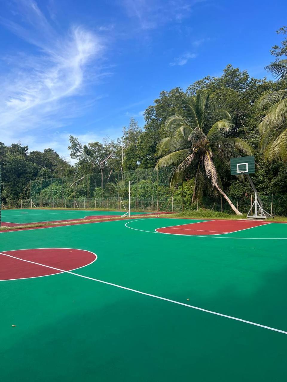 Готель Putra Sentosa Retreat Camp, Sematan Екстер'єр фото