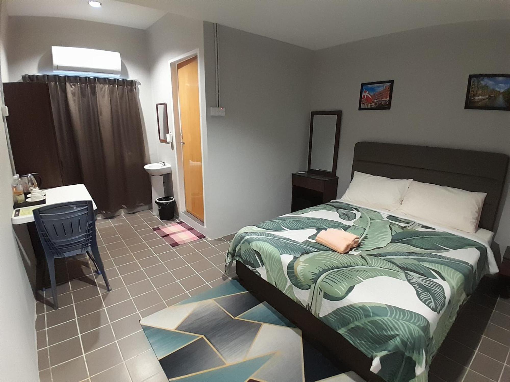 Готель Putra Sentosa Retreat Camp, Sematan Номер фото